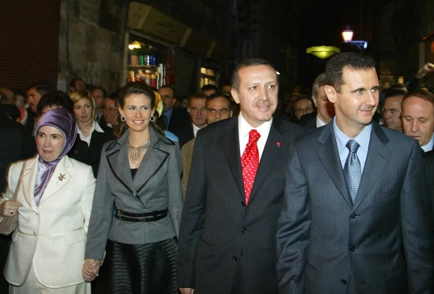 Ασμά αλ Άσαντ: Από το Λονδίνο στον Τραπεζικό Τομέα και δίπλα στον Μπασάρ 2 Ασμά αλ Άσαντ: Γεννημένη στο Λονδίνο και με καριέρα στον τραπεζικό τομέα, δίπλα στον Μπασάρ